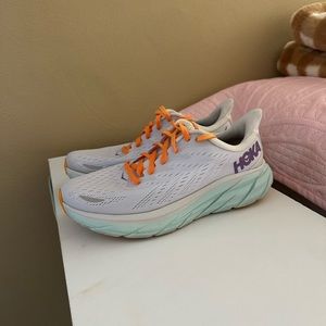 Hoka Clifton 8